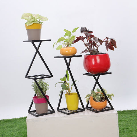 Set of three decorative plant pots in various sizes.